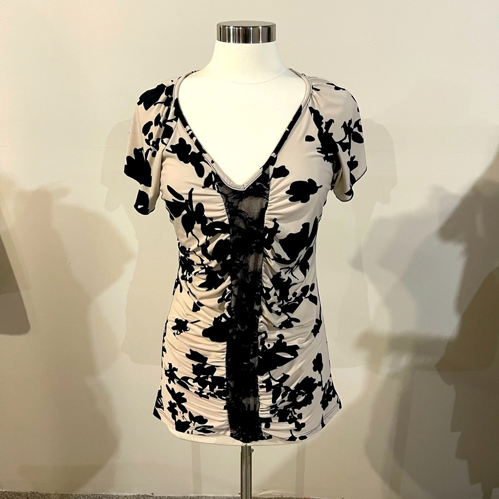 Beautiful lace detailed blouse. Size large